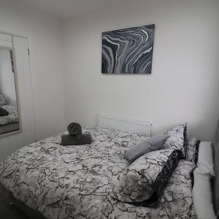 Cosy Two Bedroom First Floor Apartment 伯明翰 外观 照片