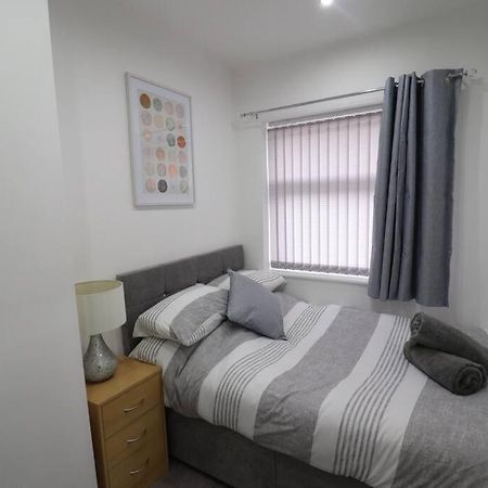 Cosy Two Bedroom First Floor Apartment 伯明翰 外观 照片