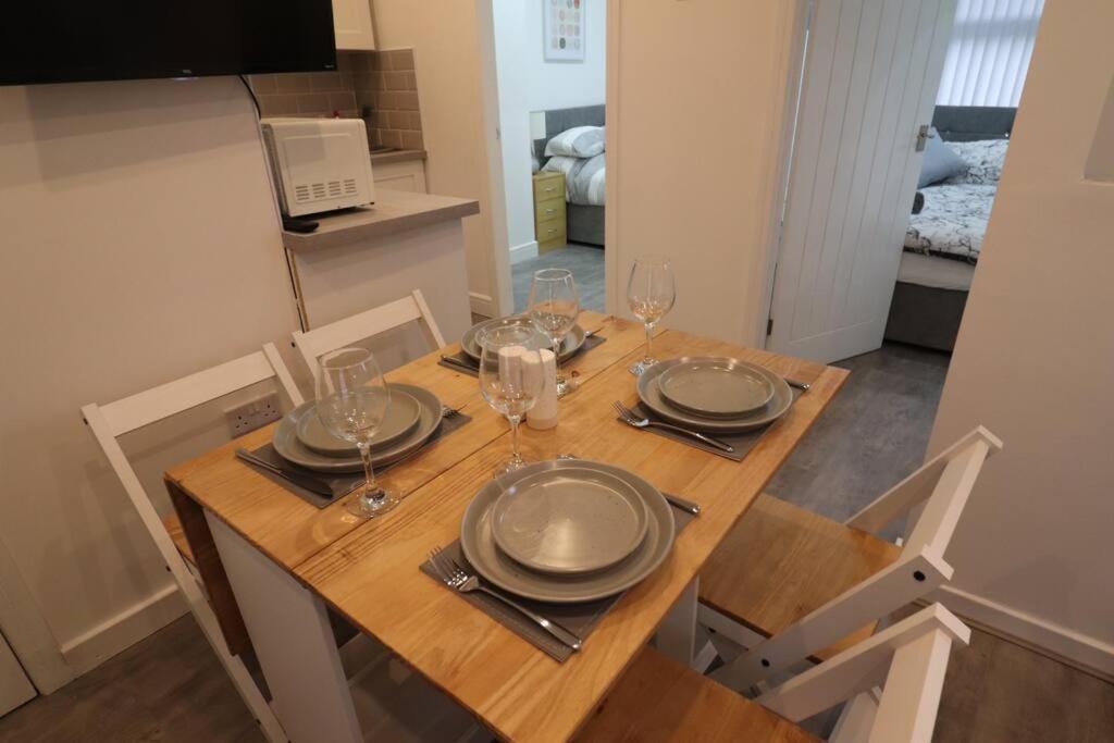 Cosy Two Bedroom First Floor Apartment 伯明翰 外观 照片