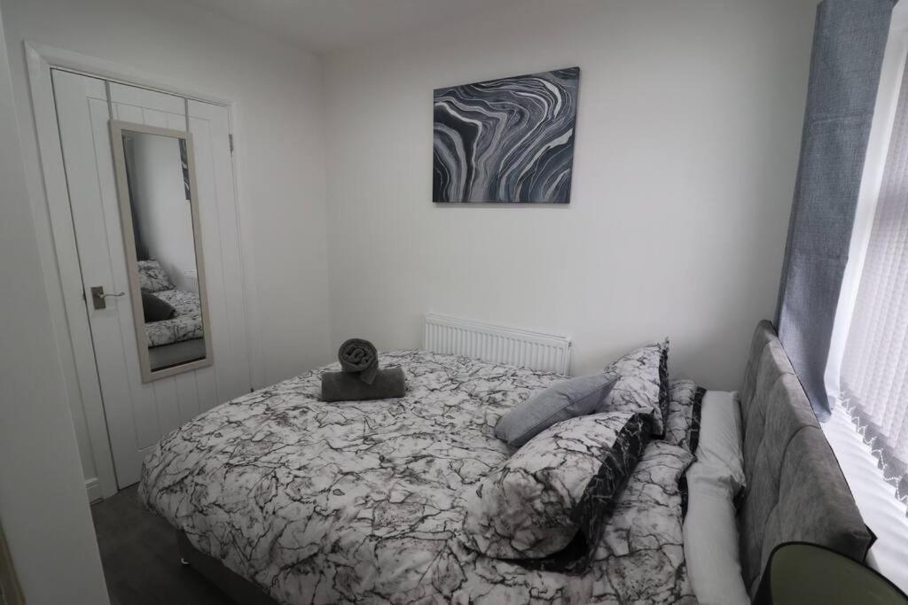 Cosy Two Bedroom First Floor Apartment 伯明翰 外观 照片