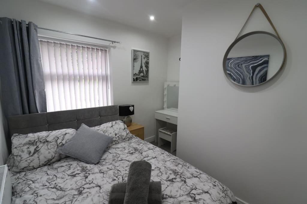 Cosy Two Bedroom First Floor Apartment 伯明翰 外观 照片