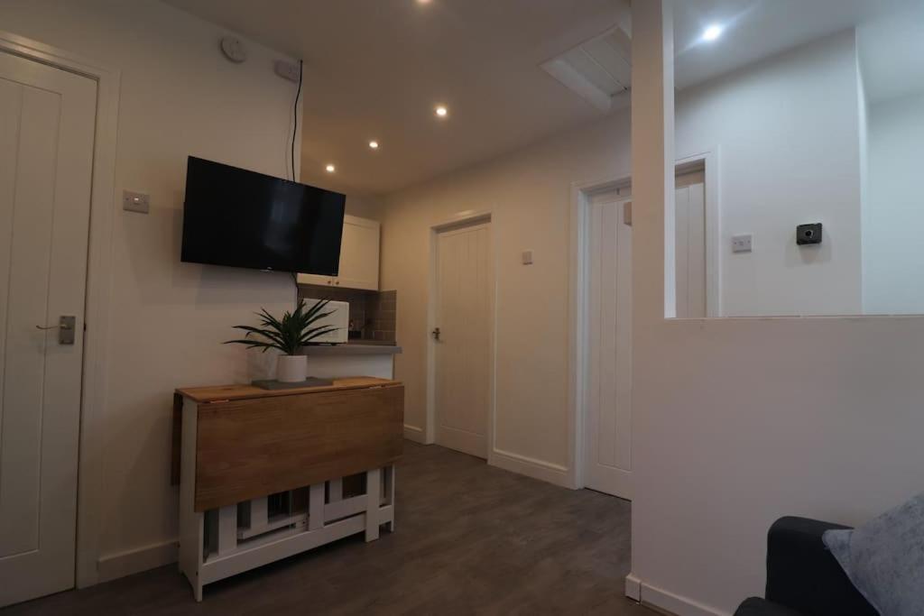 Cosy Two Bedroom First Floor Apartment 伯明翰 外观 照片