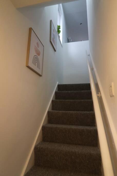 Cosy Two Bedroom First Floor Apartment 伯明翰 外观 照片