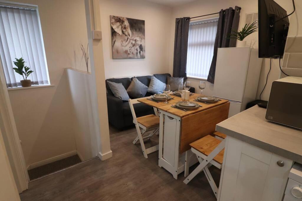 Cosy Two Bedroom First Floor Apartment 伯明翰 外观 照片
